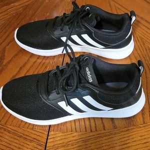 Women's Adidas Tennis shoe